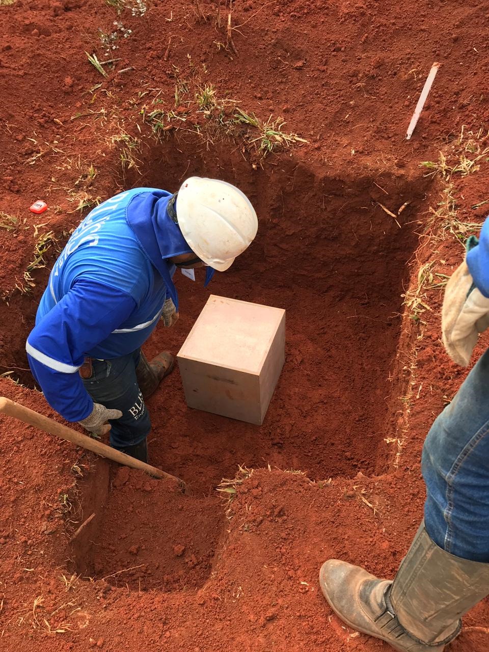 Coleta de amostra indeformada em bloco dentro de poço de inspeção